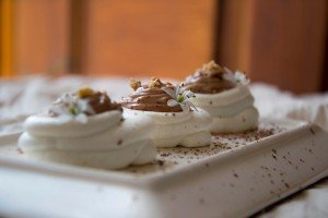 Mini pavlova su šokoladiniu kremu3